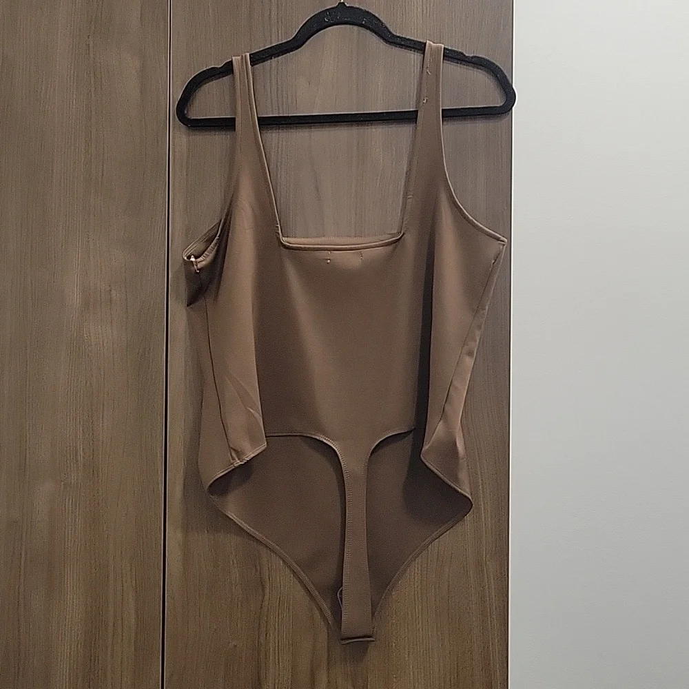 Good American Scuba Modern Tank Bodysuit in Light Mocha-Size 5 (2XL) - Picture 11 of 17